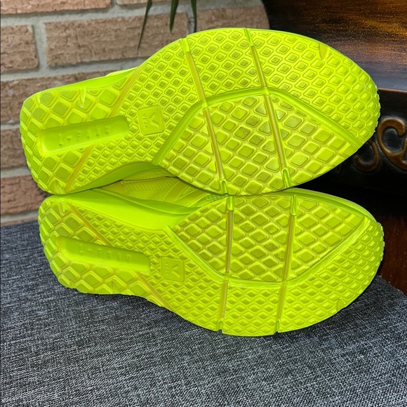 Veja CONDOR 2 ALVEOMESH FULL JAUNE FLUO in Citron - men’s 8 - Picture 7 of 9